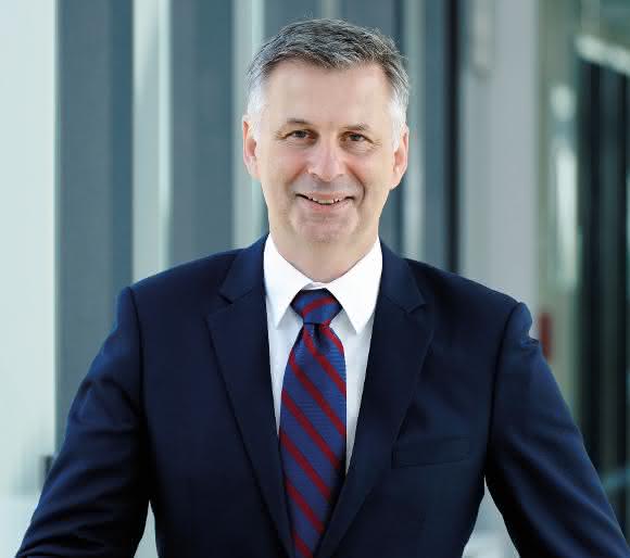 Robert Schmitt Robert Schmitt