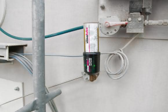 Simalube Impulse mit einem 125 ml Spender Simalube Impulse im Einsatz mit einem 125 ml Spender