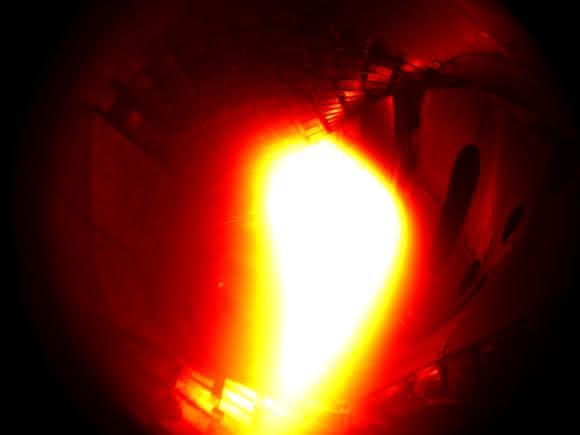 Fusionsanlage Wendelstein 7-X erfolgreich gestartet: Plasmaleuchten in Greifswald Fusionsanlage Wendelstein 7-X erfolgreich gestartet: Plasmaleuchten in Greifswald