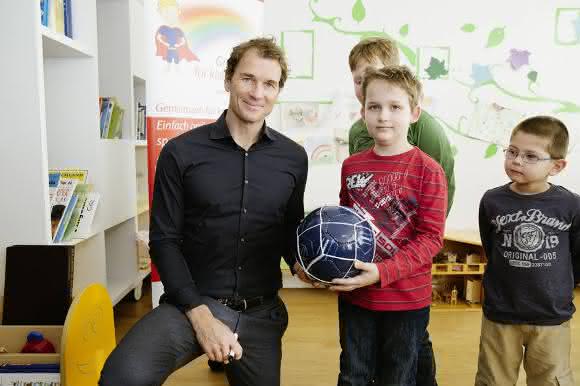 Schunk Markenbotschafter Jens Lehmann in Kinderklinik Schunk Markenbotschafter Jens Lehmann in Kinderklinik