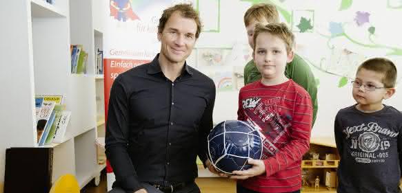 Schunk Markenbotschafter Jens Lehmann in Kinderklinik Schunk Markenbotschafter Jens Lehmann in Kinderklinik