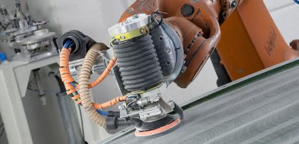 Robotik-Anwendungsbeispiel Karosserieschleifen Robotik-Anwendungsbeispiel Karosserieschleifen