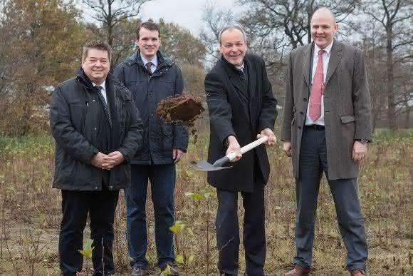 Spatenstich für das modernste Füllwerk der Linde-Group mit (im Vordergrund, von links) Werner Arndt, Bürgermeister der Stadt Marl, Tobias Stockhoff, Bürgermeister der Stadt Dorsten, Olaf Reckenhofer, Geschäftsleiter Linde Gas Region Europe Central und Dr. Steffen Richter, Head of Cylinder Operations Region Europe Central. (Quelle: Linde)
