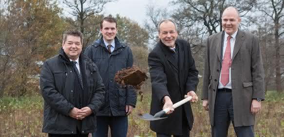 Spatenstich für das modernste Füllwerk der Linde-Group mit (im Vordergrund, von links) Werner Arndt, Bürgermeister der Stadt Marl, Tobias Stockhoff, Bürgermeister der Stadt Dorsten, Olaf Reckenhofer, Geschäftsleiter Linde Gas Region Europe Central und Dr. Steffen Richter, Head of Cylinder Operations Region Europe Central. (Quelle: Linde) Spatenstich für das modernste Füllwerk der Linde-Group mit (im Vordergrund, von links) Werner Arndt, Bürgermeister der Stadt Marl, Tobias Stockhoff, Bürgermeister der Stadt Dorsten, Olaf Reckenhofer, Geschäftsleiter Linde Gas Region Europe Central und Dr. Steffen Richter, Head of Cylinder Operations Region Europe Central. (Quelle: Linde)