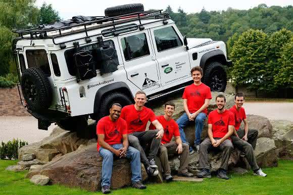 Das „Trail by Fire“-Team (von links): Dr. Philipson Bani, Dr. Ian Schipper, Aaron Curtis, Dr. Talfan Barnie, Dr. Nial Peters und Dr. Yves Moussallam. Das „Trail by Fire“-Team (von links): Dr. Philipson Bani, Dr. Ian Schipper, Aaron Curtis, Dr. Talfan Barnie, Dr. Nial Peters und Dr. Yves Moussallam.