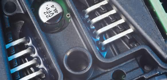 Geklebte Pins im Lordoseventil Geklebte Pins im Lordoseventil