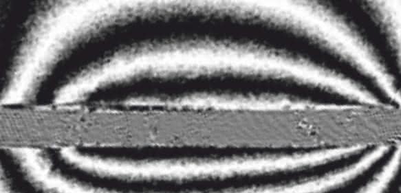Magnetische Muster: Magnetische Flusslinien der per Ionenstrahl erzeugten Nano-Magnete. (Quelle: TU Dresden / Falk Röder )