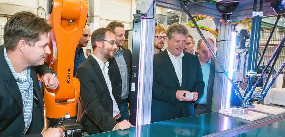 IMES und Lenze Übergabe Produktionsstraße IMES und Lenze Übergabe Produktionsstraße