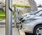 Elektrofahrzeuge Elektrofahrzeuge beim Aufladen