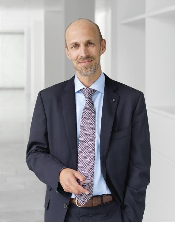 Dr.-Ing. E.h. Peter Leibinger Dr.-Ing. E.h. Peter Leibinger im Interview mit SCOPE-Chefredakteur Hajo Stotz
