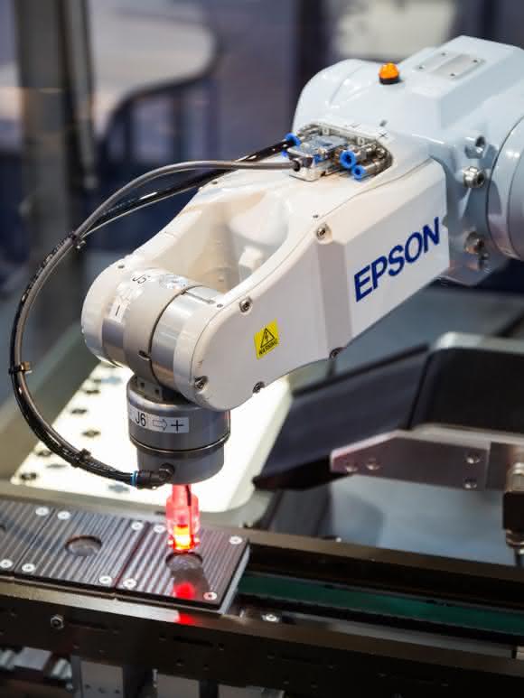 Epson Roboter auf der Productronica 2015 Epson Roboter für Elektronikfertigung
