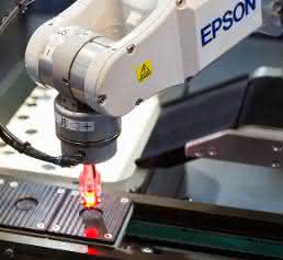 Epson Roboter auf der Productronica 2015 Epson Roboter für Elektronikfertigung