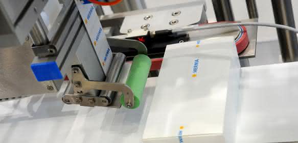Tamper-Evident Etikettierer von Herma: Rechts, links, oben, unten