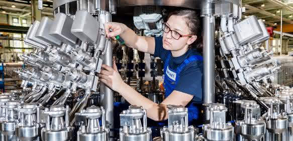 Krones Mitarbeiterin Krones Abfüllanlagen