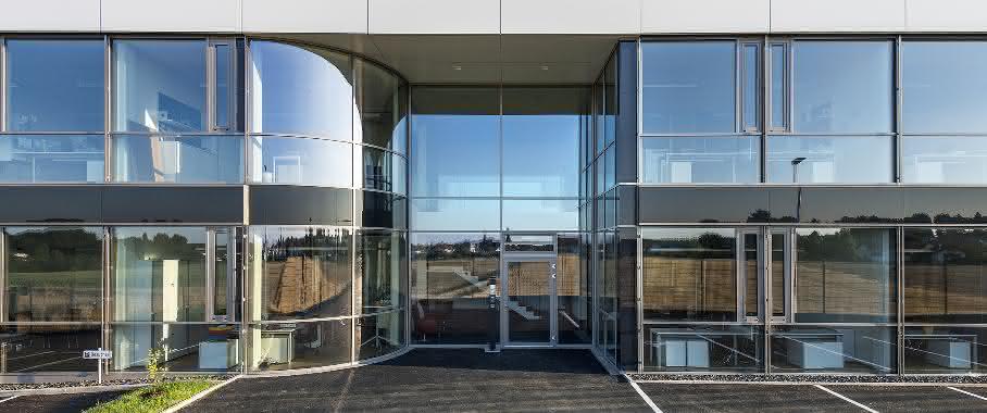Eingang zum Neubau der Ensinger GmbH