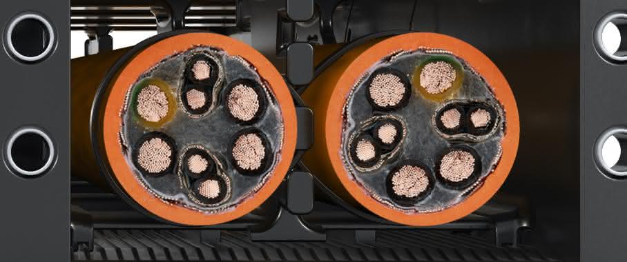 Igus Energierohr der Serie R2 mit 40 Millimetern Innenhöhe