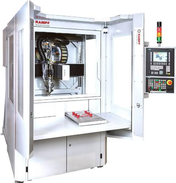 DC-CNC 800 Rampf zeigt Dosieranlage auf der Fakuma