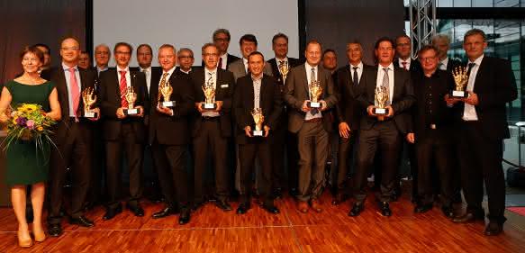 Preisverleihung beim „handling award“ auf der Motek: 12 Preise in vier Kategorien – und ein Ehrenpreis