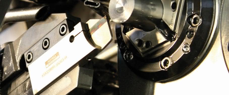 Mehrspindelautomat Mehrspindelautomaten arbeiten mit Klingen von Arno