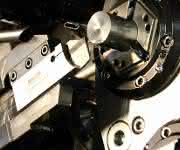 Mehrspindelautomat Mehrspindelautomaten arbeiten mit Klingen von Arno