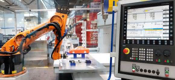 CNC-Integration macht Roboter zum Teil der Maschine.