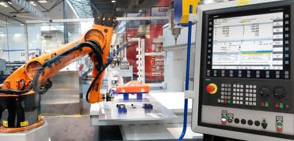 CNC-Integration macht Roboter zum Teil der Maschine. CNC-Integration macht Roboter zum Teil der Maschine.