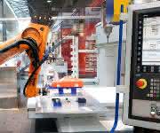 CNC-Integration macht Roboter zum Teil der Maschine. CNC-Integration macht Roboter zum Teil der Maschine.