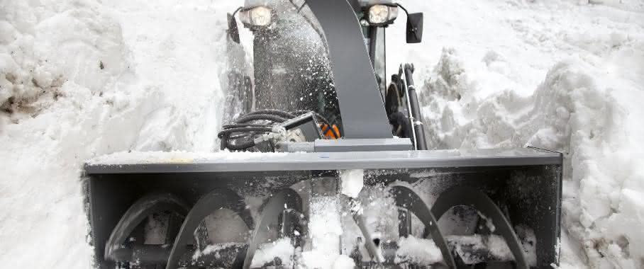 Kärcher Frontölader mit Schneefräse