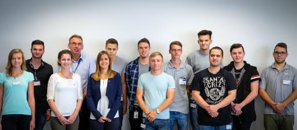 Am Standort in Wetzlar bildet Zeiss insgesamt zwölf neue Auszubildende und Duale Studierende aus.