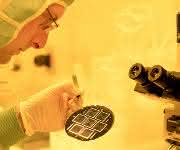 Fraunhofer ISE forsch an Siliciumsolarzellen