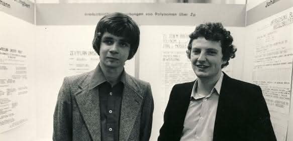 Jürgen Hescheler (rechts) mit seinem Teamkollegen Ulrich Mansmann beim Bundeswettbewerb 1978. (Quelle: Stiftung Jugend forscht e. V.)