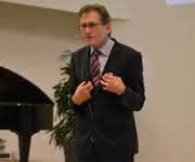 In seiner motivierenden Keynote sprach Prof. Ben Feringa gezielt den wissenschaftlichen Nachwuchs an: „Überschreiten sie wissenschaftliche Grenzen und versuchen Sie, Neues zu entwickeln – denn es gibt viel zu tun.“ (Foto: Sebastian Maas)