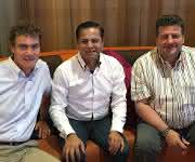 Thierry Wolter, Rakesh Aghi und Jacques Lanners Vertragsunterzeichnung mit Thierry Wolter, Rakesh Aghi und Jacques Lanners
