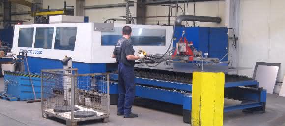 CNC-Technologie: 3D-Technik für große Umformteile CNC-Technologie: 3D-Technik für große Umformteile