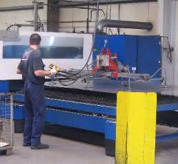 CNC-Technologie: 3D-Technik für große Umformteile