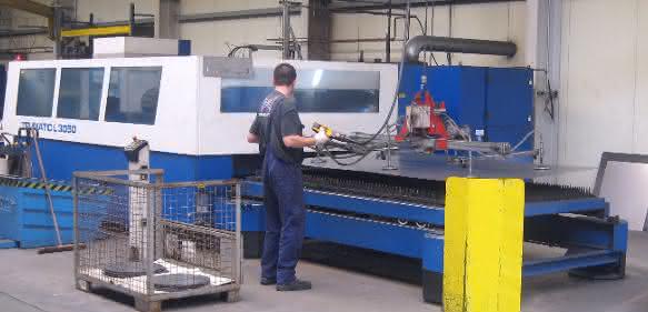 CNC-Technologie: 3D-Technik für große Umformteile