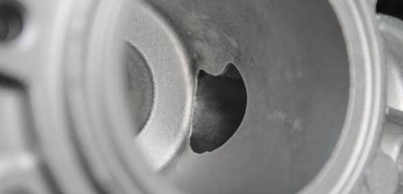 Pumpengehäuse entgraten Pumpengehäuse entgraten und reinigen