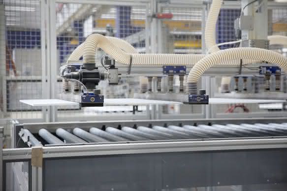 Saugspinnen transportieren empfindliche PVC-Platten: Hier ist die Folie kein Problem