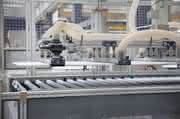 Saugspinnen transportieren empfindliche PVC-Platten: Hier ist die Folie kein Problem