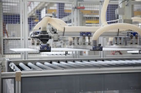 Saugspinnen transportieren empfindliche PVC-Platten: Hier ist die Folie kein Problem