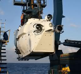 Forschungsschiff Atlantis mit U-Boot