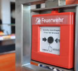 Handfeuermelder Handfeuermelder ergänzt die Brandmelder an der Decke