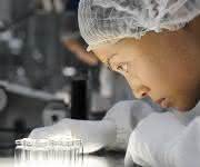 Mitarbeiterin im Schott Werk Suzhou Schott Werk Suzhou