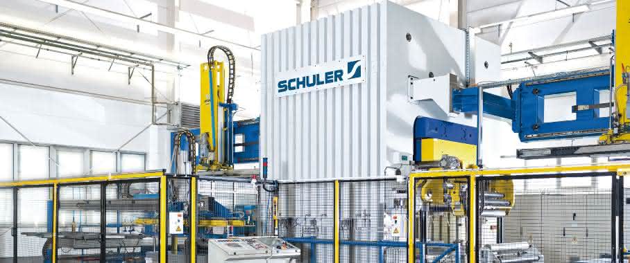 Schuler-Presse mit Multizylinder-Technik Schuler-Presse mit Multizylinder-Technik für Hisaka