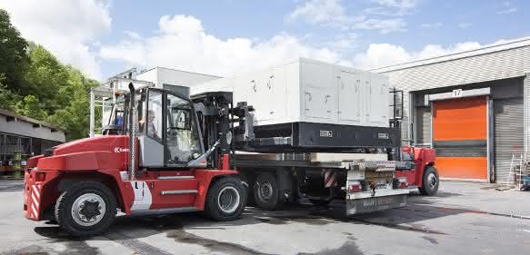 Verladung der Hebezeuge auf den Schwertransporter Verladung der Hebezeuge auf den Schwertransporter
