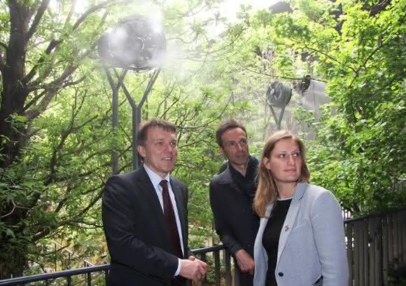 Lia-Maria Enzenhofer, Klaus K. Loenhart und Peter Fenkl Lia-Maria Enzenhofer, Klaus K. Loenhart und Peter Fenkl besuchen den Expo Pavillon