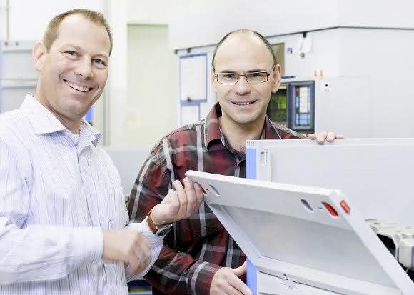 Adrian Hergarten und Manuel Krebs Schwerlastbehälter von Bito Lagertechnik