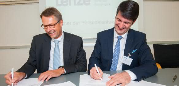 Christian Wendler, Vorstandsvorsitzender der Lenze SE und Prof. Dr. Volkmar Langer, Präsident der Hochschule Weserbergland
