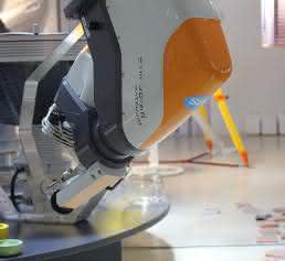 3D-Schneidkopf „STM3D" 2D- und 3D-Wasserstrahlschneiden mit dem 3D-Schneidkopf „STM3D"