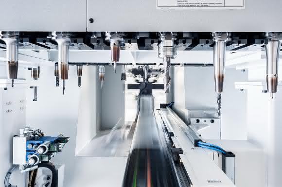 FZ42 mit 50-fach-Werkzeugwechsler 50-fach-Werkzeugwechsler in der Portalfräsmaschine FZ42